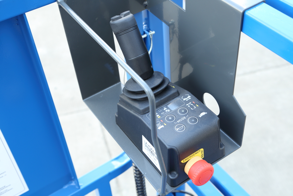 自行剪叉式高空作業(yè)平臺